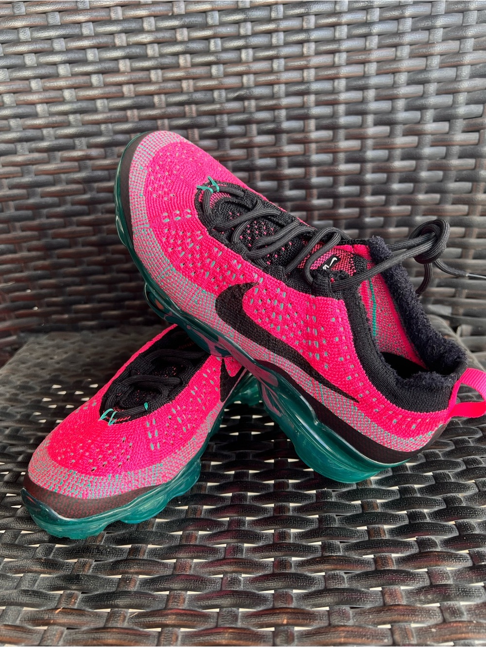 ✨New NikeAir Vapormax Women’s Pink and Teal Flyknit-Style Sneaker✨